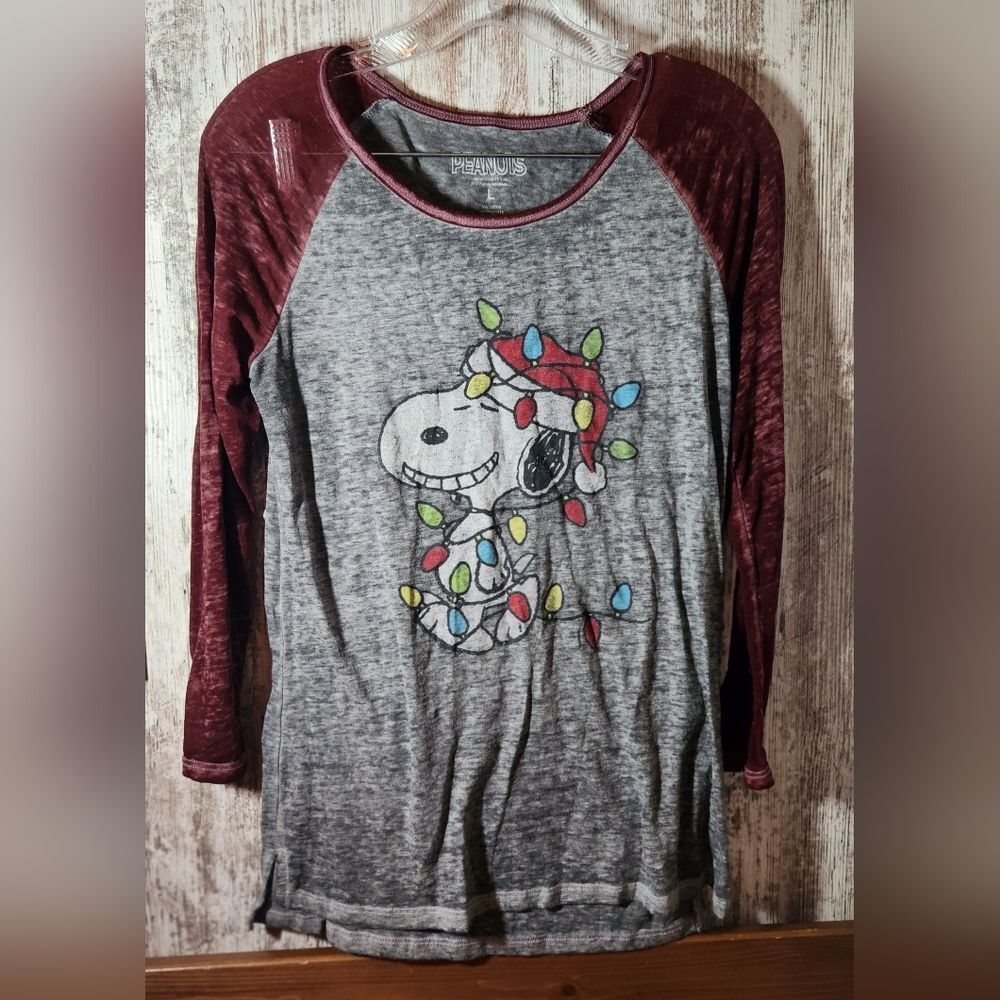 Peanuts Women's Gray and Maroon Snoopy Holiday Lights Long Sleeve Tee